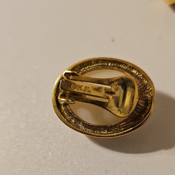 Kenneth Jay Lane Gold and Cream Earrings - Picture 5 of 5